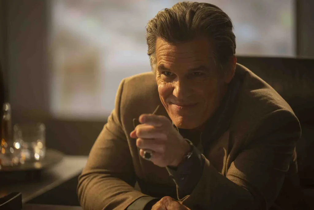 Josh Brolin hóa thân thành nhà sản xuất chương trình Dan Killian